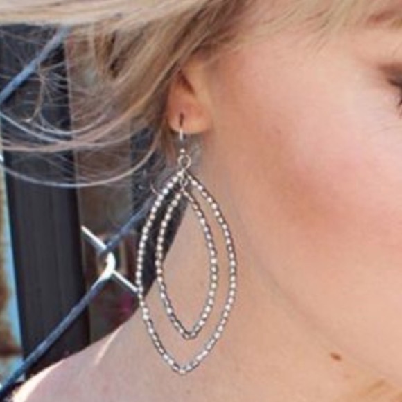 :: Stella & Dot Sparkling SILVER Bardot Earrings - Picture 2 of 7